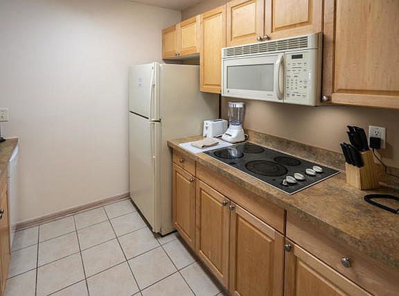 3rd image of 123 Center St #106