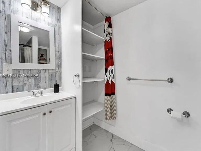 2730 NE 16th Ave #0 — Photo 13