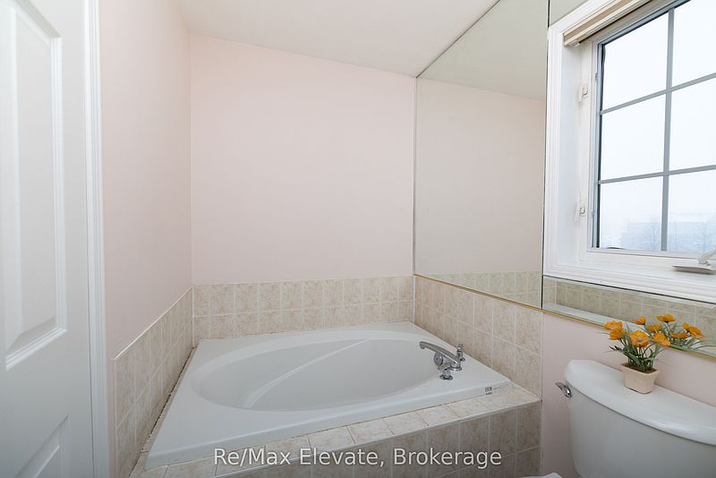 Toronto House for rent - 3 Bedrooms — photo 18