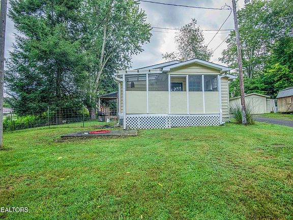 3rd image of 685 Foster Rd