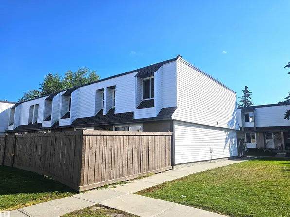 1 Garden Grv NW #1, Edmonton, AB T6J 2L3