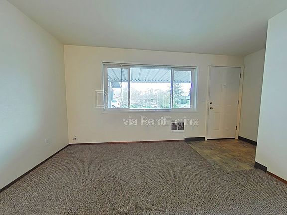 2nd image of 855 NW Oak Ave