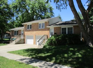 319 10th St, Ames, IA 50010