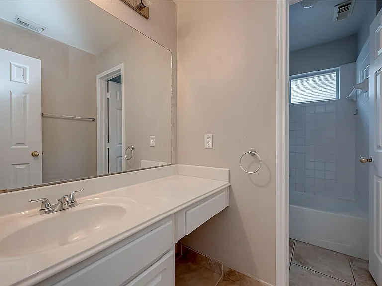 8714 Pleasantbrook Dr — Photo 7
