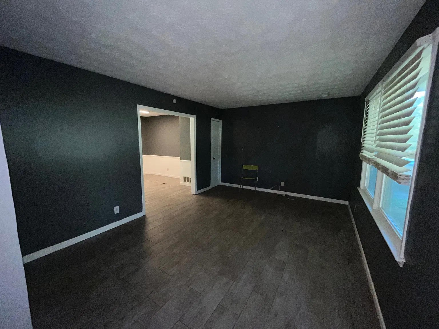 2 bed, 1.5 bath, 1050 sqft, $1,200 — Photo 2