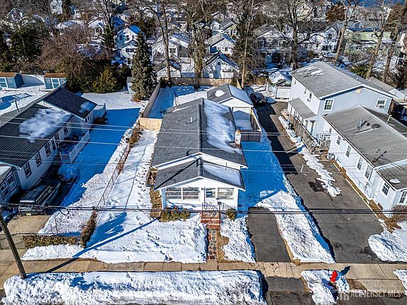 3rd image of 1232 Pine Tree Way