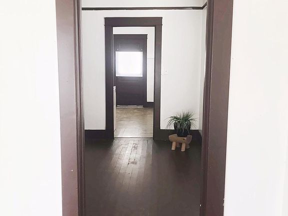 4th image of 114 Logan St