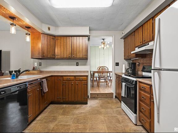 3rd image of 7096 Bahr Rd