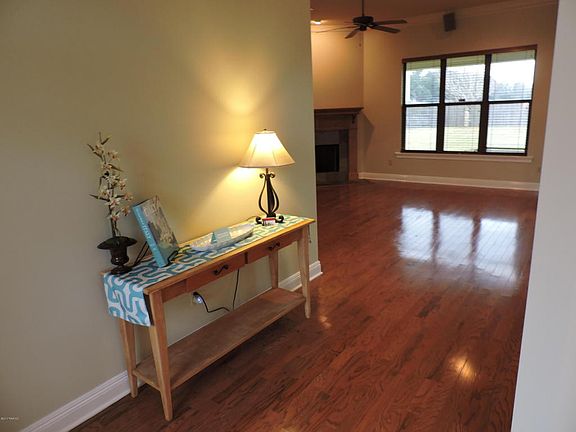 5th image of 124 Nicole Dr
