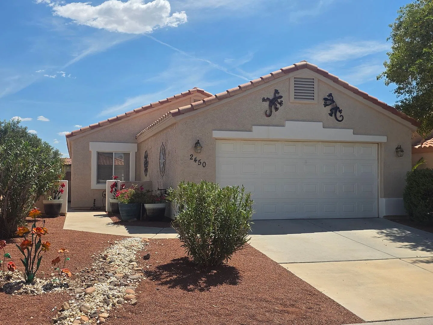 Beautiful Fox Creek Wingate Home short or long term with Mountain Views & Modern Upgrades — Photo 2