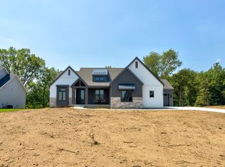 9465 Bluff Ridge Dr, Zeeland, MI 49464