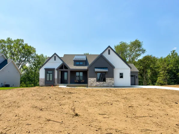 9465 Bluff Ridge Dr, Zeeland, MI 49464