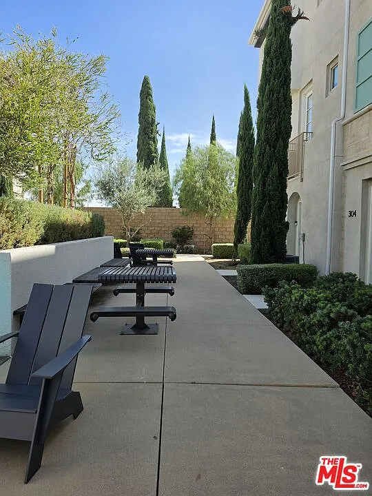 3 bed, 2.5 bath, 1502 sqft, $3,700 — Photo 3