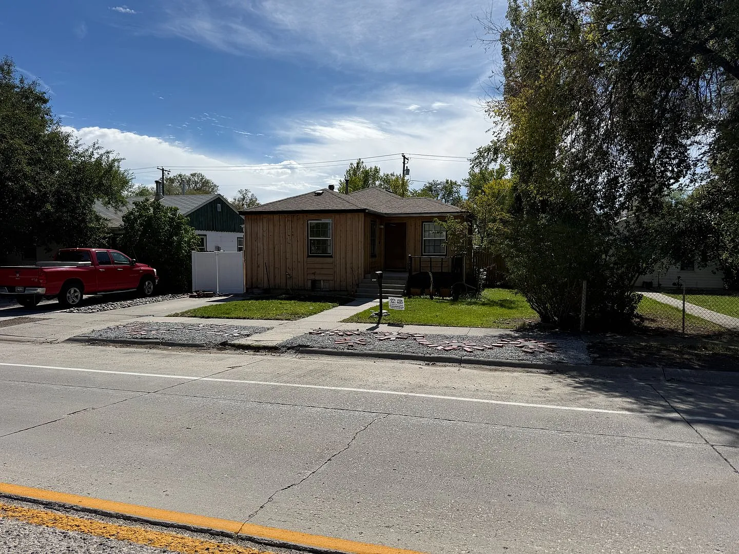 4 Bedroom 1.5 Bath House with Washer and Dryer and Fenced Back Yard — Photo 3