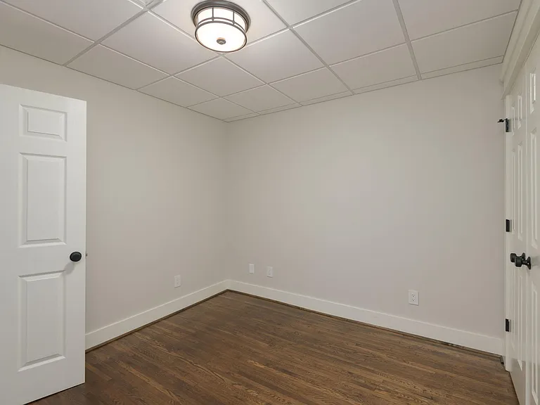 102 W Market St #B — Photo 2