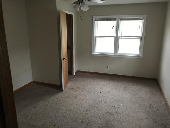 4th image of 914 Farrington St