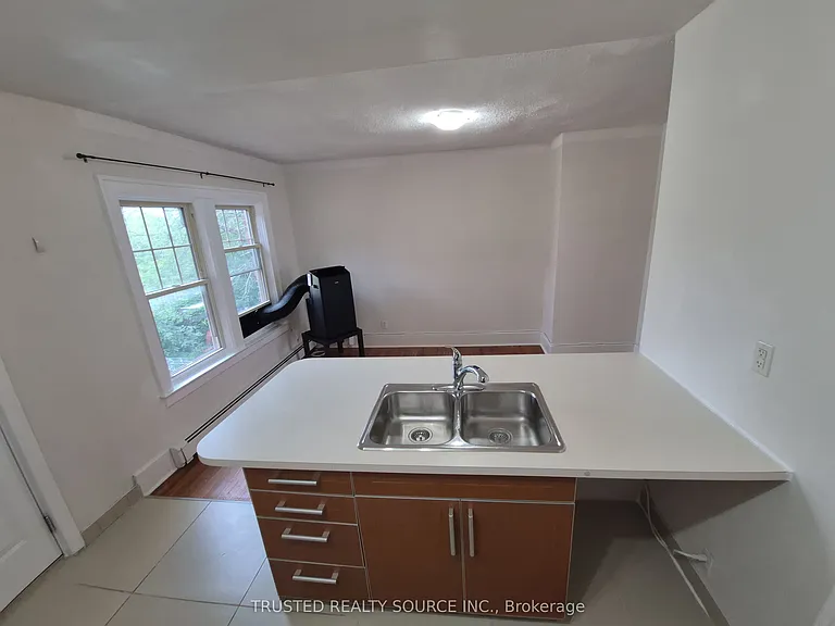 1614 Ontario St #4 — Photo 5