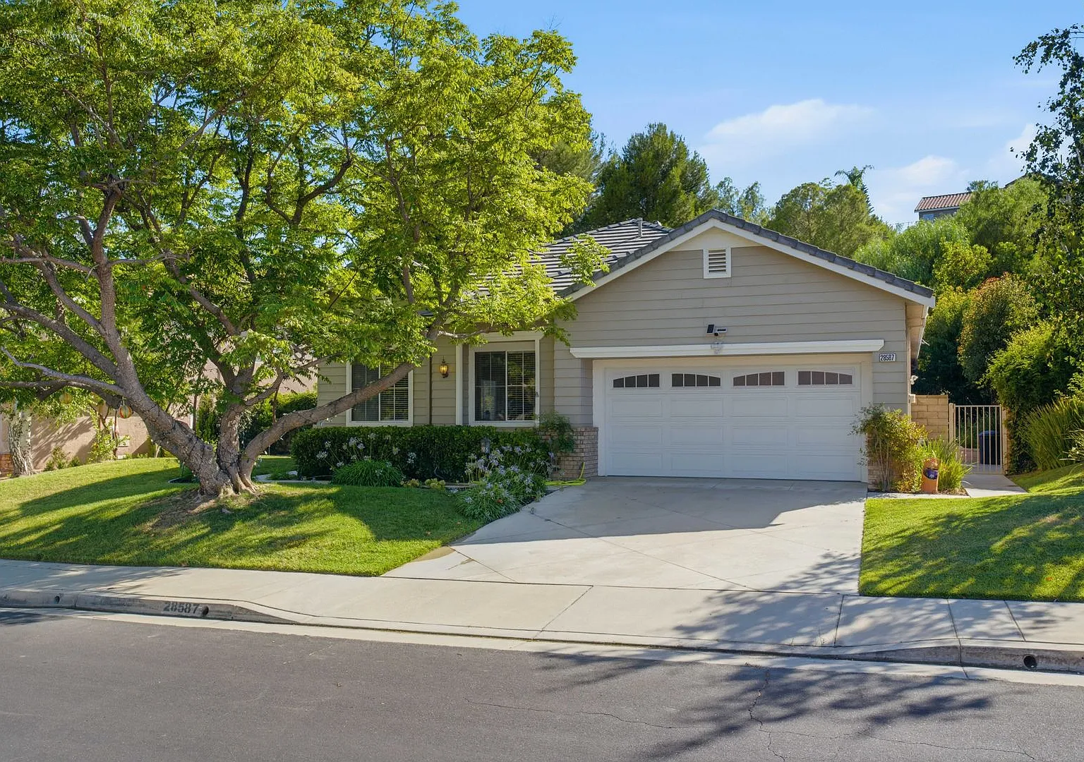 Gorgeous Single Story Home in Santa Clarita! — Photo 1
