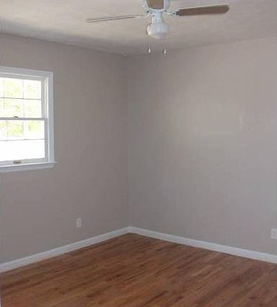 3rd image of 524 Rivercrest Dr