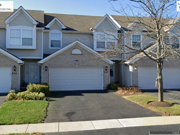 952 Viewpoint Dr, Lake In The Hills, IL 60156