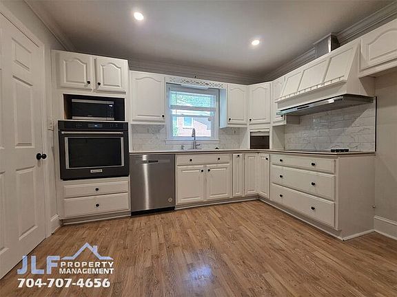 4th image of 4426 Holbrook Dr