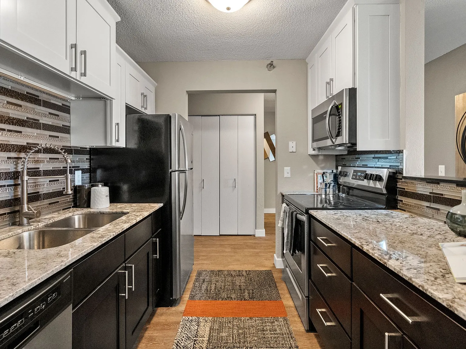 Lux Apartments — Photo 3