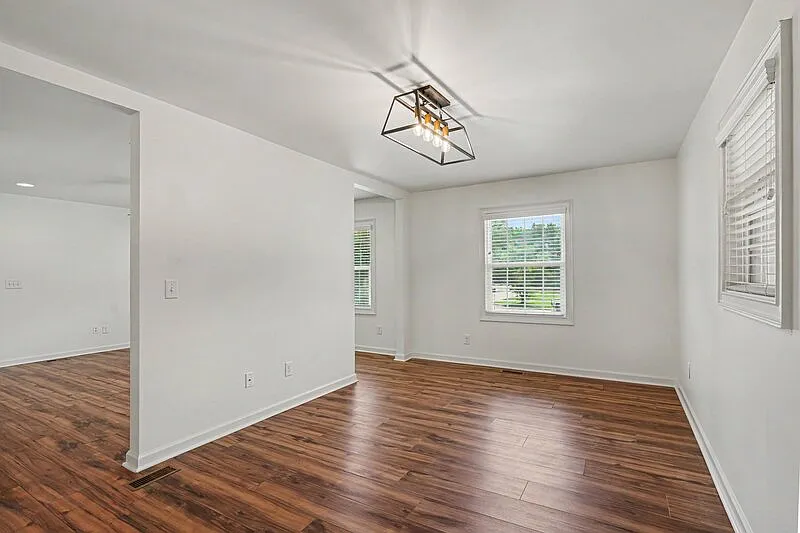 3 bed, 2.0 bath, 1378 sqft, $1,950 — Photo 4