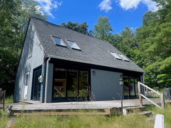 81 Bemis Rd, Hubbardston, MA 01452