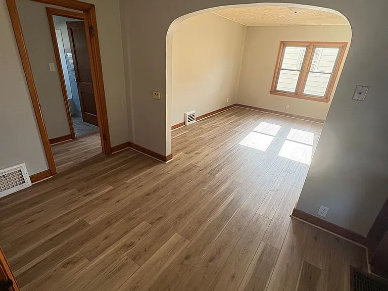 652 W Parker St — Photo 9
