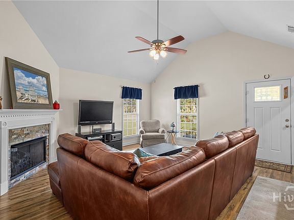 5th image of 100 Kingsley Drive S