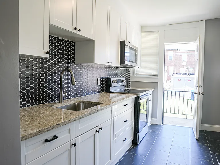 Kenyon Ave — Photo 1