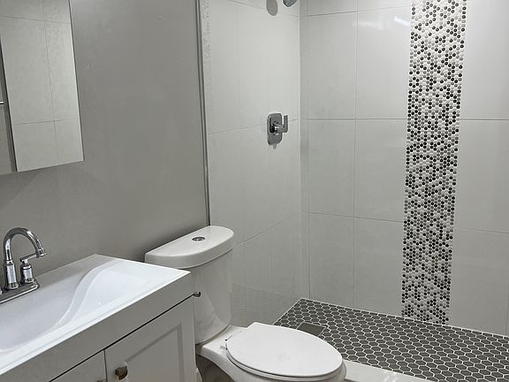 5th image of 320 SE 11th Ave #201