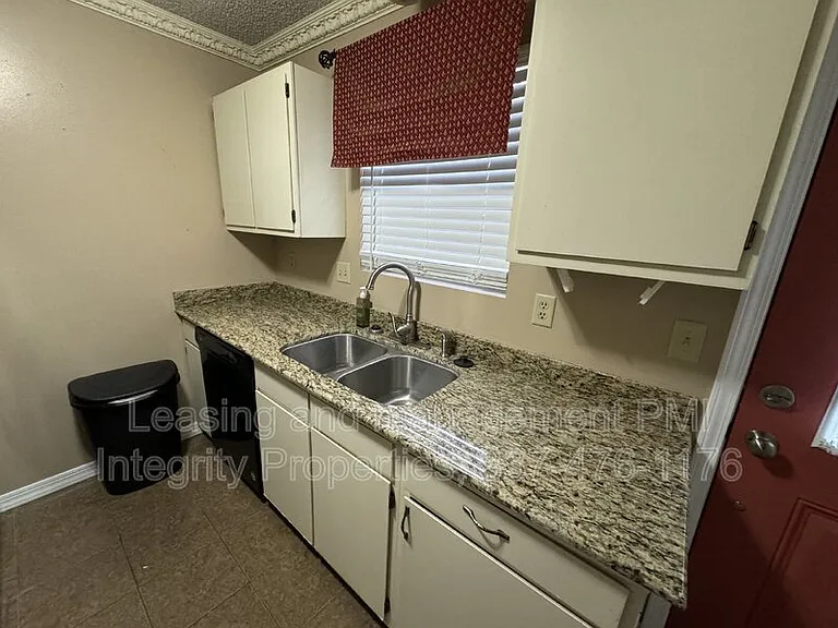 44 Phlox Dr — Photo 8