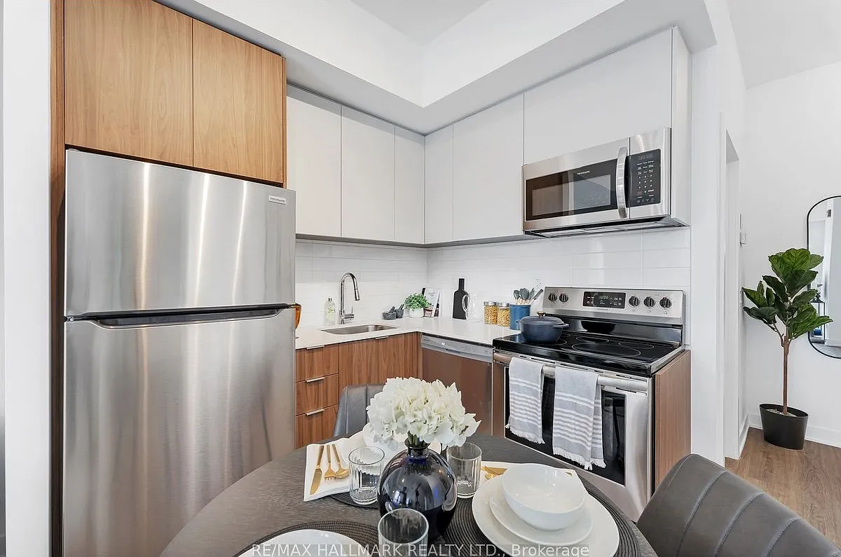 3 bed, $2,735 — Photo 2