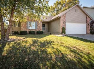 2375 W 61st St, Davenport, IA 52806