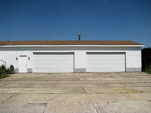 4 Car garage with workshop
