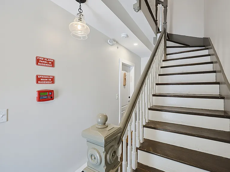 498 Sumner St #1 — Photo 31