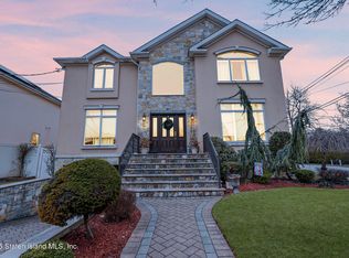 408 Thomas St, Staten Island, NY 10306