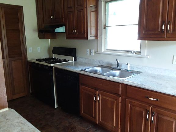 Nice size kitchen with new countertop & sink. Gas range & dishwasher included.