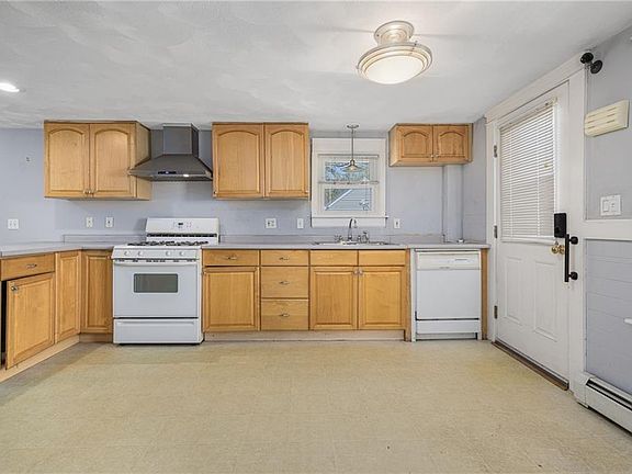 4th image of 131 Blackamore Ave