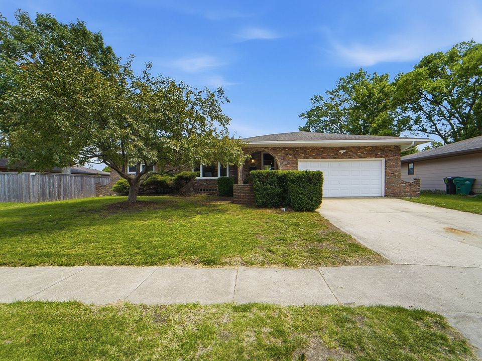 1st image of 1105 SE Cortina Dr