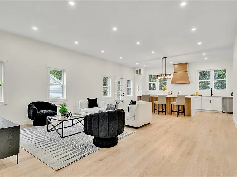 22 Estabrook Rd — Photo 8