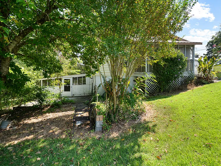 215 Wilson St — Photo 36