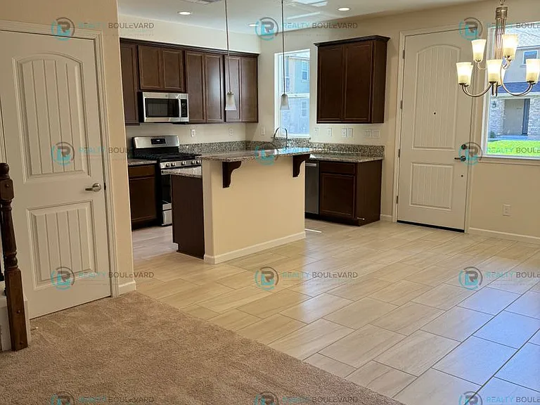 1011 Middle Gate Rd — Photo 4