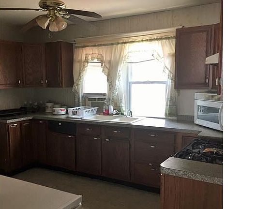 5th image of 24 Easton Ave