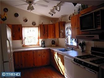 3rd image of 3905 Pine St