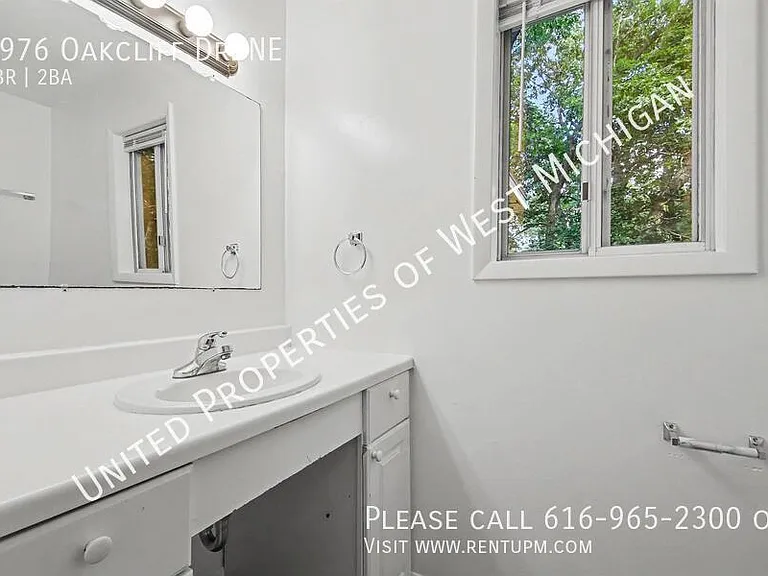 1976 Oakcliff Dr NE — Photo 6