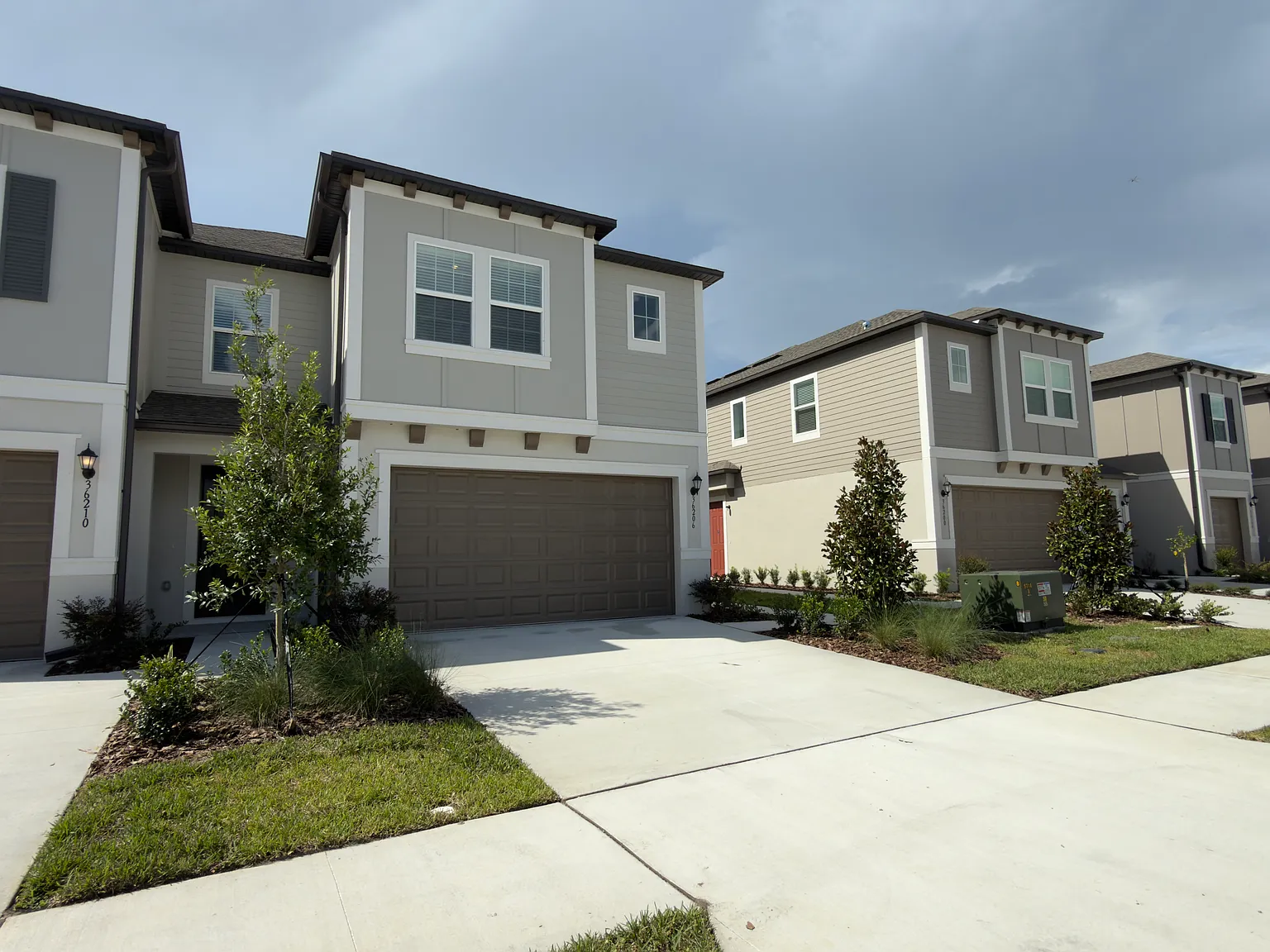 3 bed, 2.5 bath, 1807 sqft, $2,200 — Photo 3