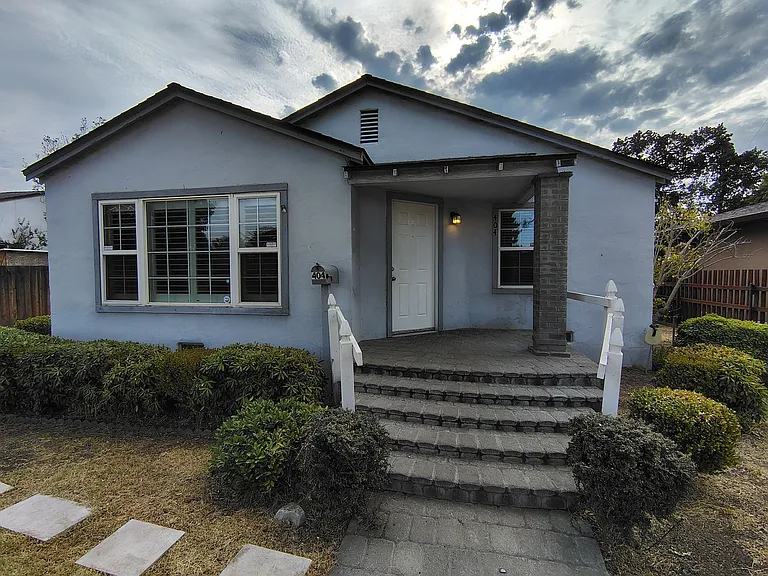 404 Camellia Way — Photo 2