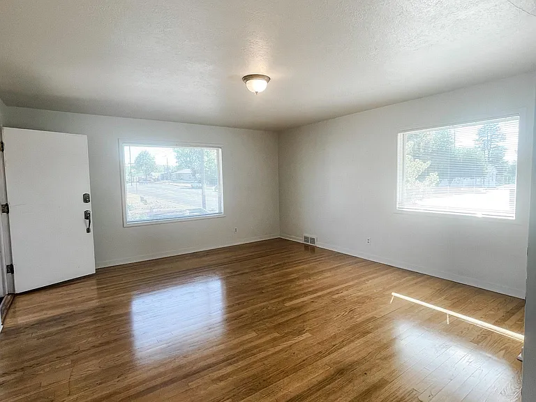 801 13th Ave — Photo 3